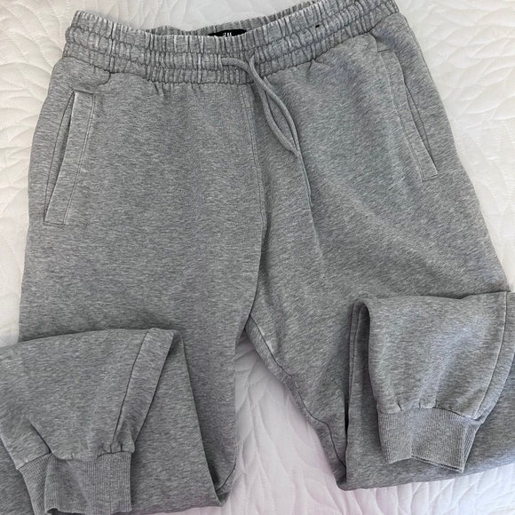 H&M Jogger Sweatpants - Picture 1 of 3